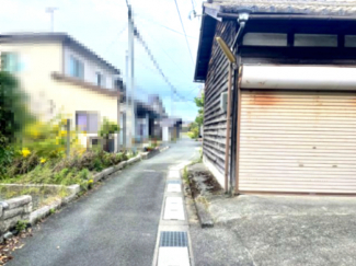 【前面道路含む現地写真】