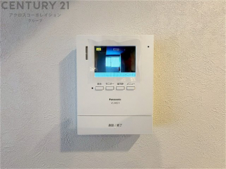 訪問者が来たときにテレビ画面で確認できるため、安心してドアを開けられます。録画機能があるものもあり、留守中に来訪者を記録しておくことができます。利便性が高く、セキュリティ面でも安心です。
