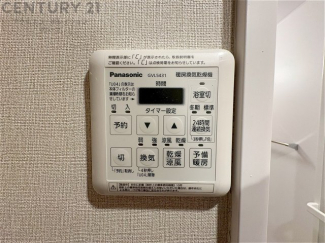 暖房機能があるため、冬場でも温かい浴室で入浴でき、乾燥機能があるため、水気を素早く取り除けます。また、換気機能があるため、湿気を素早く排出してカビや雑菌の発生を防ぐことができます。
