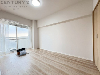 日照が豊富で明るく、自然光を取り入れることができる。温暖な気候を活かし、冬季の暖房負荷を軽減。植物の育成や乾燥衣類の自然乾燥に適しています。眺望が良く、開放感があります。

