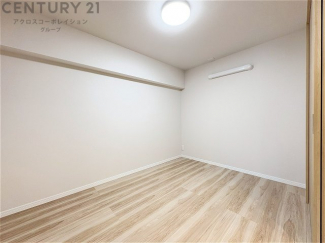 リラックスできるプライベート空間で、快適な睡眠をサポート。個人の好みに合わせたインテリアや寝具で心地良さを追求。プライベートな時間を過ごし、リフレッシュする場所におすすめです。
