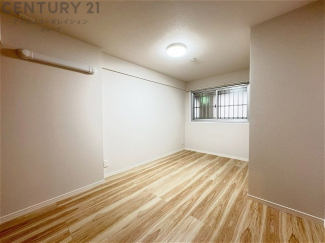 創造性や成長を促す遊びの空間を提供。学習や趣味に集中できる環境を整えます。個別のプライベートスペースは自己表現と自立心を育み、心地よい睡眠環境を整えリラックスできる場所を提供。
