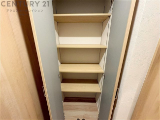 棚付き収納スペース