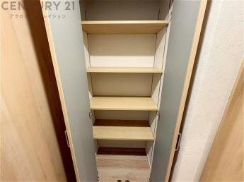 棚付き収納スペース