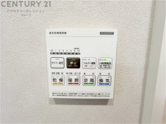 暖房機能があるため、冬場でも温かい浴室で入浴でき、乾燥機能があるため、水気を素早く取り除けます。また、換気機能があるため、湿気を素早く排出してカビや雑菌の発生を防ぐことができます。
