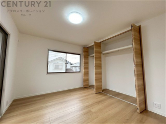 創造性や成長を促す遊びの空間を提供。学習や趣味に集中できる環境を整えます。個別のプライベートスペースは自己表現と自立心を育み、心地よい睡眠環境を整えリラックスできる場所を提供。
