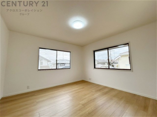 リラックスできるプライベート空間で、快適な睡眠をサポート。個人の好みに合わせたインテリアや寝具で心地良さを追求。プライベートな時間を過ごし、リフレッシュする場所におすすめです。
