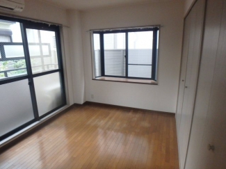 こちらの居間で趣味の時間をお楽しみください