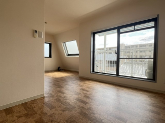 こちらの居間で趣味の時間をお楽しみください