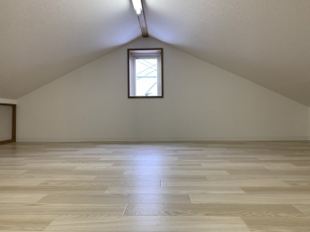 屋根裏収納