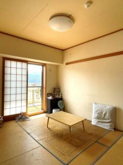 約6帖の和室がリビングダイニング横に位置しています