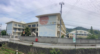 今治市立波方小学校まで1892m