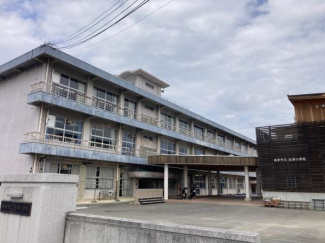 西条市立玉津小学校まで715m