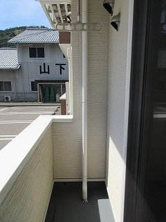 落ち着いた時間を過ごせるバルコニーです