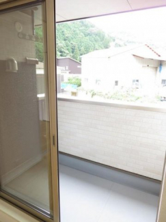 開放的で明るい空間を演出してくれるバルコニーです