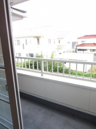 お洗濯にも便利なバルコニー付き