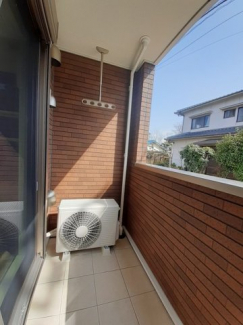 外からの目が気にならないバルコニーで洗濯物が干せます