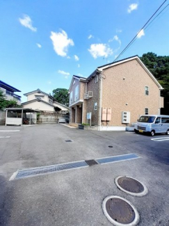 車をお持ちの方に嬉しい駐車場付きの物件です