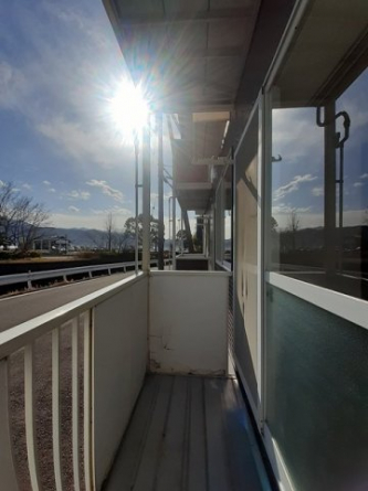 バルコニーからの眺めを楽しみながら食事をしませんか