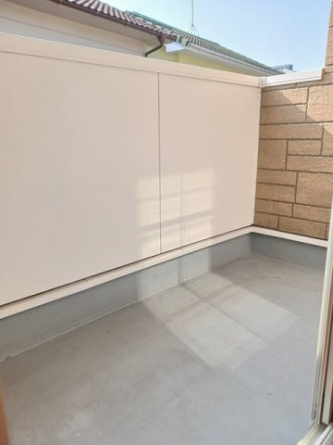 開放的で明るい空間を演出してくれるバルコニーです