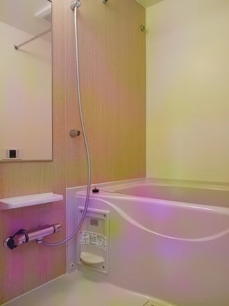 コンパクトで使いやすいお風呂です