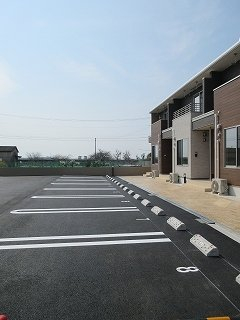車をお持ちの方に嬉しい駐車場付きの物件です