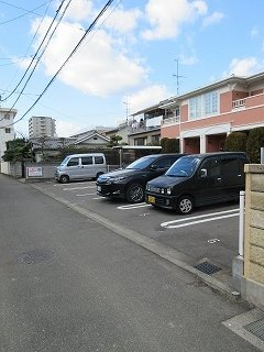 駐車場があるので、車を買う予定の方も安心です