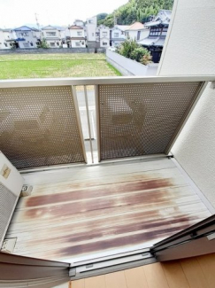開放的で明るい空間を演出してくれるバルコニーです