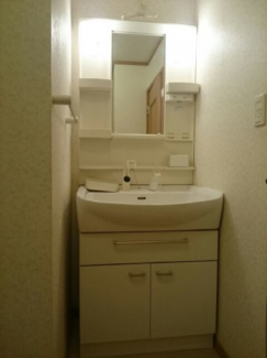 明るい洗面所です