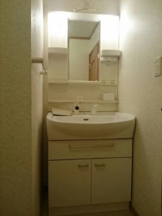 明るい洗面所です