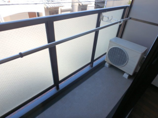 開放的で明るい空間を演出してくれるバルコニーです