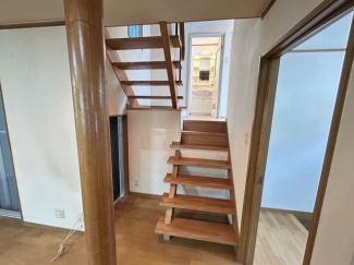 内装は落ち着いています