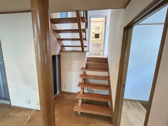 内装は落ち着いています