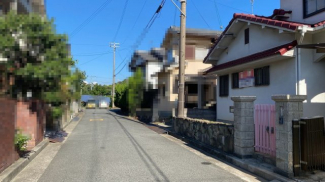 【前面道路含む現地写真】