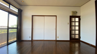 １階リビングから和室６帖への襖