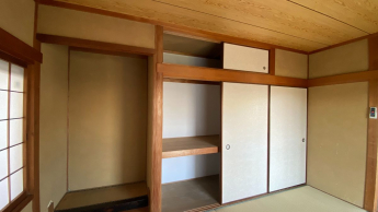 １階和室６帖の押入と床の間