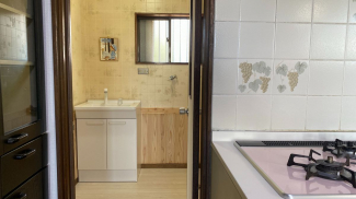 家事動線の良い間取り　キッチンから洗面、浴室、トイレと続く動線