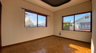 ２階洋室６帖（南側）