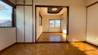 ２階洋室６帖（南側）の収納　北側洋室６帖と続き間