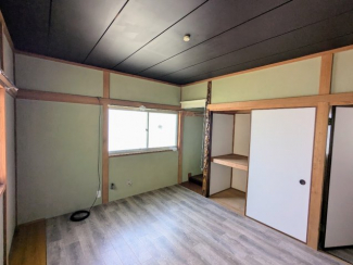 ２階の奥のお部屋（収納と床の間）