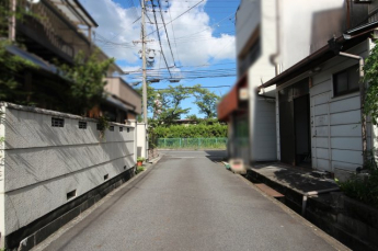 2025年07月撮影、前面道路