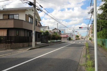 2025年07月撮影、物件周辺、近くにはスーパーもあります