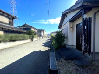 【前面道路含む現地写真】