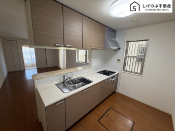 キッチンは大容量の収納スペースが確保されたつくりになっています。