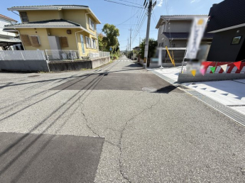 【前面道路含む現地写真】