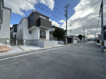 【前面道路含む現地写真】