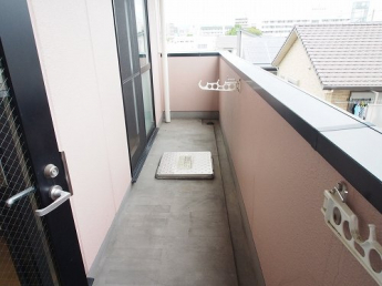 落ち着いた時間を過ごせるバルコニーです