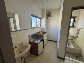 八幡浜市港町の事務所の画像