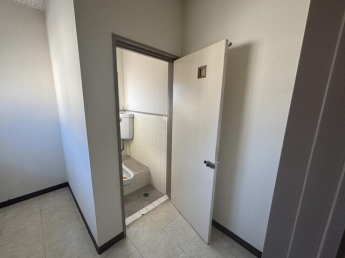 八幡浜市港町の事務所の画像