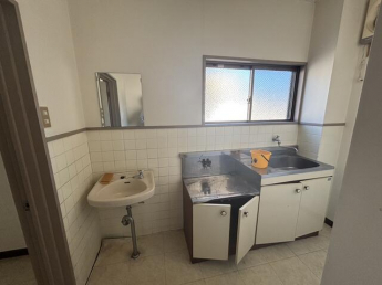 八幡浜市港町の事務所の画像